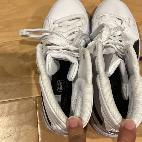 Puma High Tops Youth size 5 - Picture 9 of 10